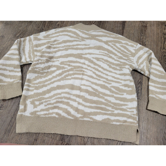 Maurices Beige White Zebra Animal Print Stripe Crewneck Sweater XL Pullover - Picture 4 of 4